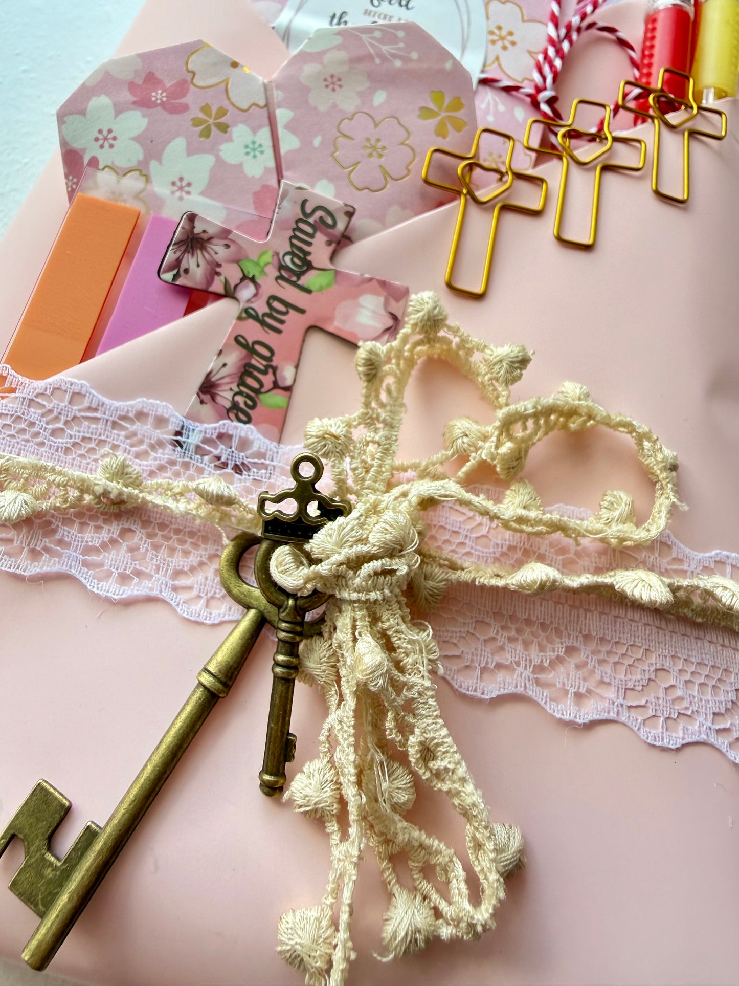 Pink KJV Tabbed Bible   Faith Journal, Bible Study Kit and Handmade Tassel Bundle